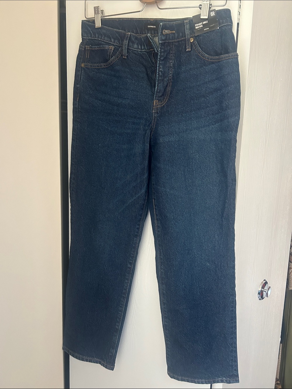 NWT Express dark wash High-Rise Straight Jeans